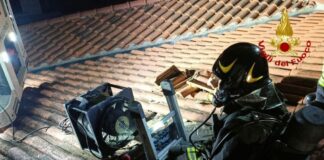 Incendio di una canna fumaria a Pordenone. Evacuate 5 abitazioni vigili del fuoco - incendio canna fumaria