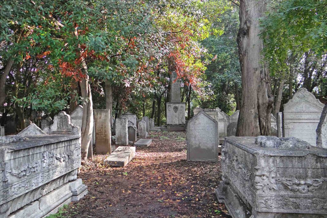 riapre cimitero ebraico lido di venezia