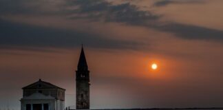 Caorle, la storia della ‘piccola Venezia’ della litoranea