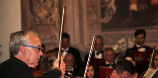 Una serata all’insegna della musica corale e orchestrale insieme al Coro Santa Cecilia a Portogruaro violinista e coro