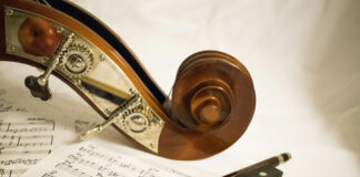 Anteprima del Festival Internazionale di Musica di Portogruaro 2024 con un concerto di Beethoven spartito musicale, dettaglio violino