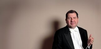 Ivor Bolton inaugura la stagione sinfonica 2025-2026 della Fenice Ivor Bolton