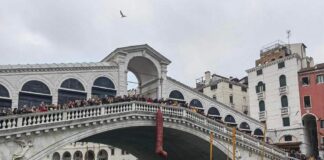 Martedì 6 gennaio il Canal Grande accoglie la Regata delle Befane Regata delle Befane