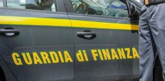 Viaggiava con armi e droga in auto, arrestato 21enne nel Veneziano guardia-di-finanza, foto di repertorio