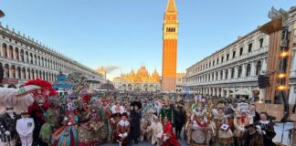 Maschera più bella del 2026, vince ‘La corte dell’elefante bianco’ maschera più bella del 2026