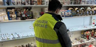 Venezia, blitz contro la contraffazione, sequestrati 600 articoli a San Marco e San Polo sequestrati 600 articoli polizia locale