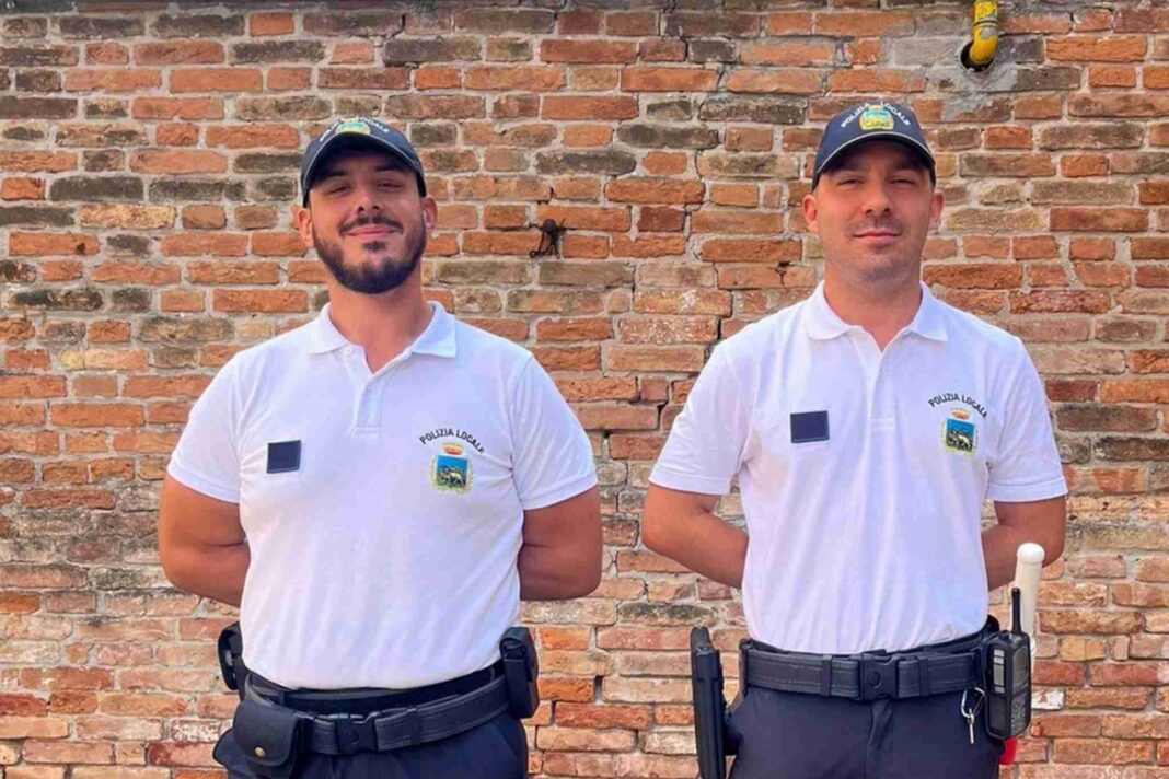 due agenti Polizia Locale