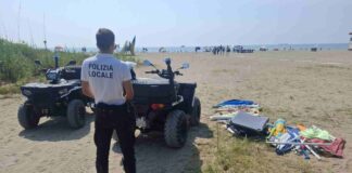 Spiagge Sicure, sequestrati al Lido 50 articoli destinati alla vendita abusiva Spiagge Sicure