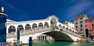 Venezia, blitz anti-borseggio in centro: fermate due giovani con la refurtiva Rialto blitz borseggi