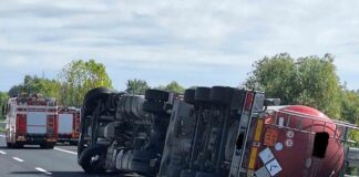 Incidente sulla A4, cisterna con fenolo si rovescia cisterna fenolo