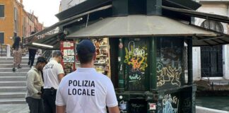 Dorsoduro, controlli in un’edicola: articoli sequestrati e 400 euro di multe edicola Dorsoduro